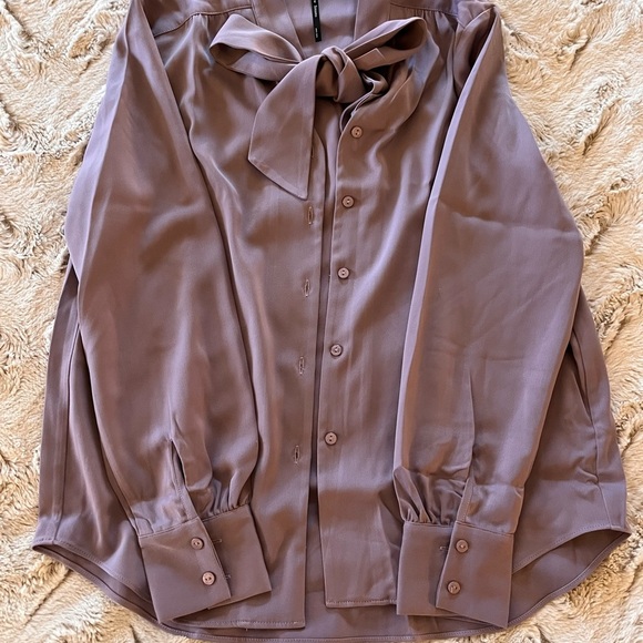 Shallow Streams Lavender Tie Neck Button Front Blouse Office Career - Picture 7 of 10